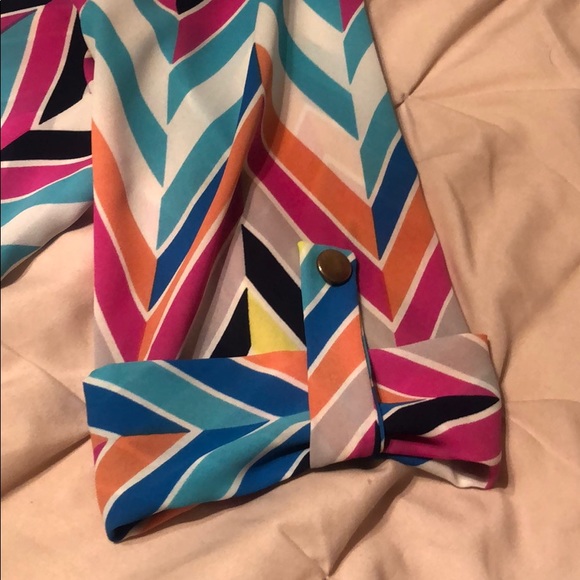 Chevron multi-colored rolled sleeve v-neck blouse - Picture 2 of 4
